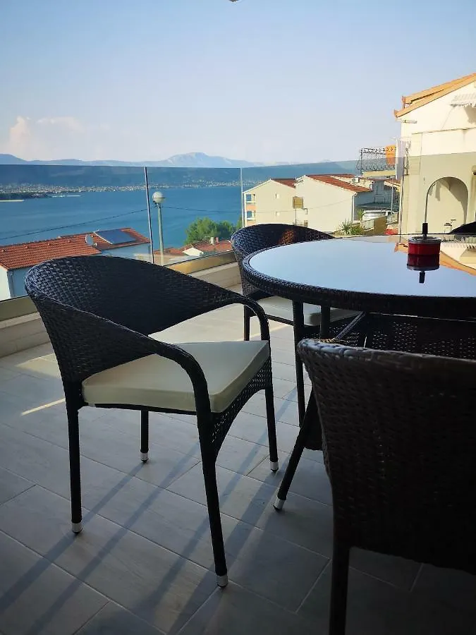 Apartment Kyra Trogir